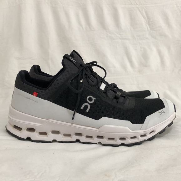 On Cloudultra Sneaker in Black & White - Running Shoes - 9.5 - Picture 7 of 14